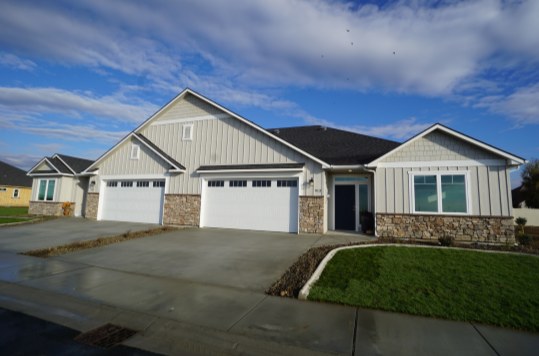 Single-level Willow Springs home exterior in Quincy, Washington